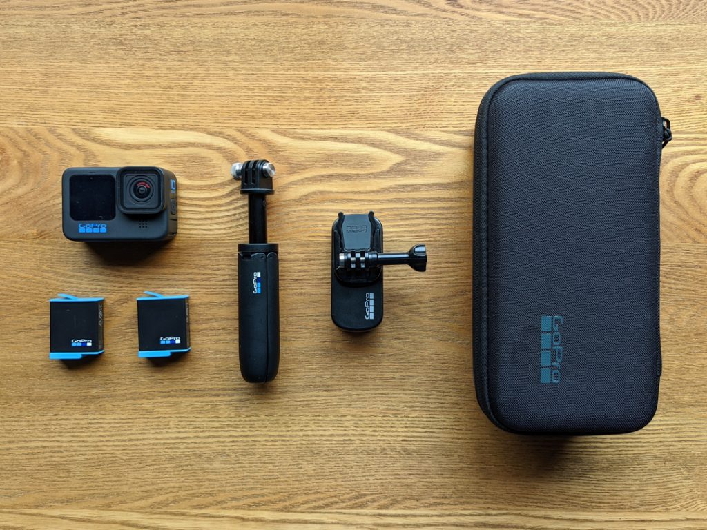 駿河屋 -<中古>アクションカメラ GoPro HERO11 Black Mini + アクセサリーセット  [CHDHX-111-FW]（ウェアラブルカメラ・アクションカム）